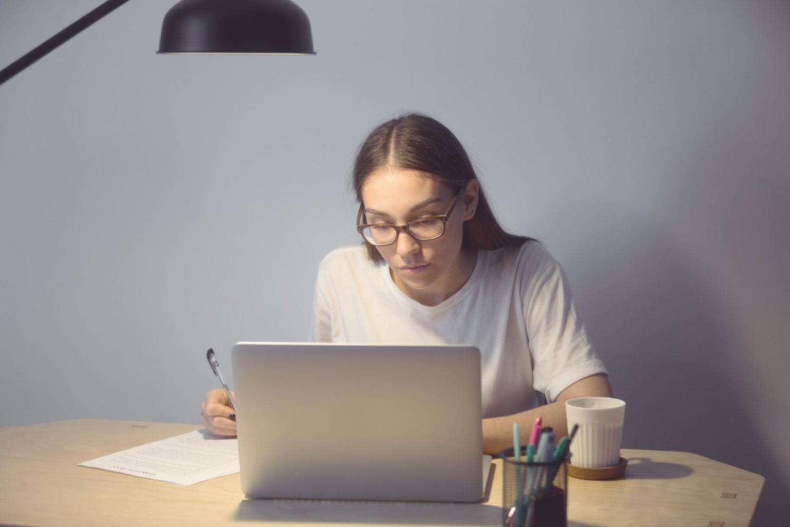 Business finance learning environment with practical examples